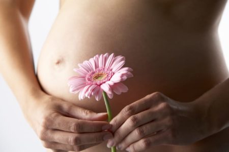 Восковая депиляция зоны бикини во время беременности: за и против