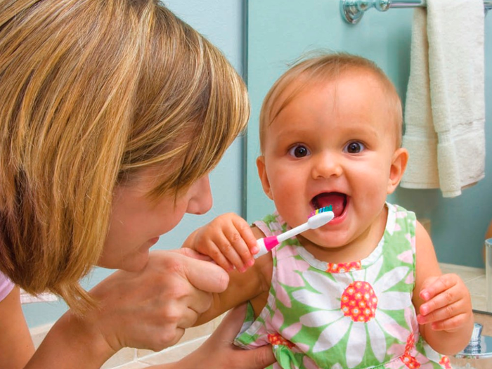 Почему у ребенка чернеют зубы