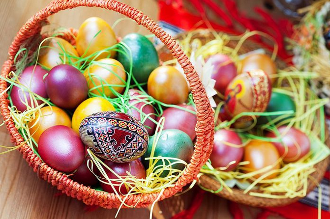 Почему на пасху красят яйца — откуда пошла эта традиция