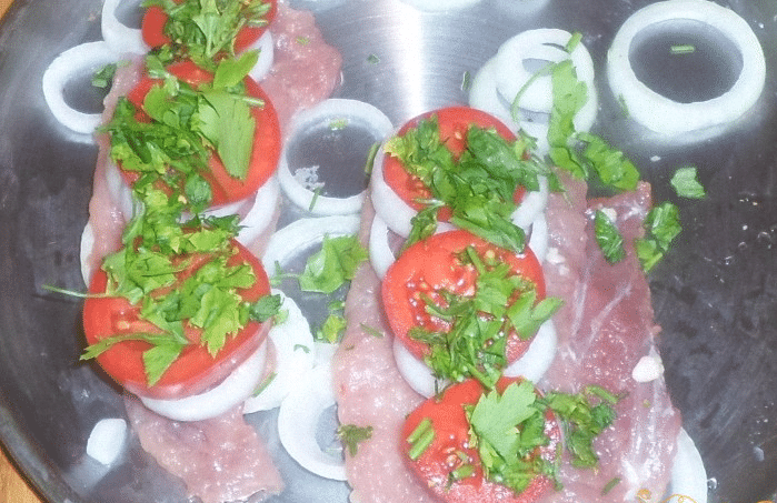 Отбивные из свинины с помидорами и сыром в духовке рецепт с фото!
