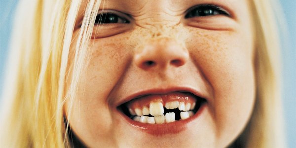 Почему ребенок скрипит зубами днем