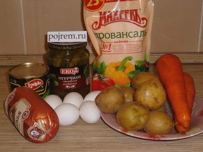Салат Оливье. Классические рецепты с вареными колбасными изделиями и солеными огурцами. Как украсить салат оливье к Новому 2018 году желтой собаки