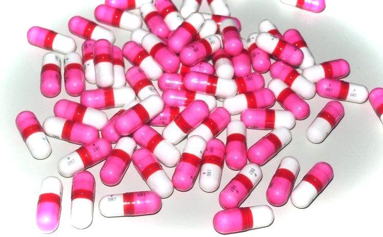 Как должна оказываться помощь при передозировке препаратами и лекарствами?